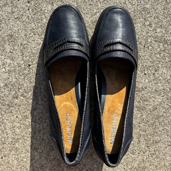 Michelle D Loafers Womens 10 Penny Loafer Heels Leather Classic Office Business - Picture 10 of 11